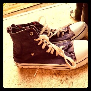 purple converse tennis shoes